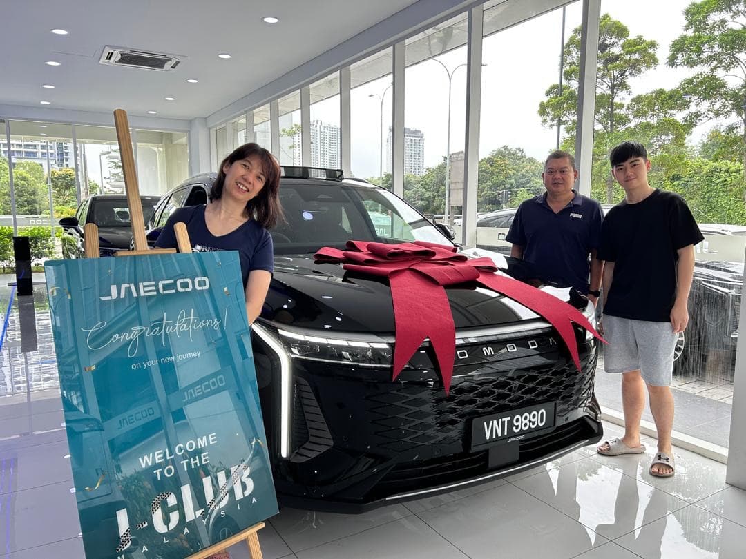 Customer collecting a Omoda C9 at Apple Autotech Sdn. Bhd., Bukit Jalil